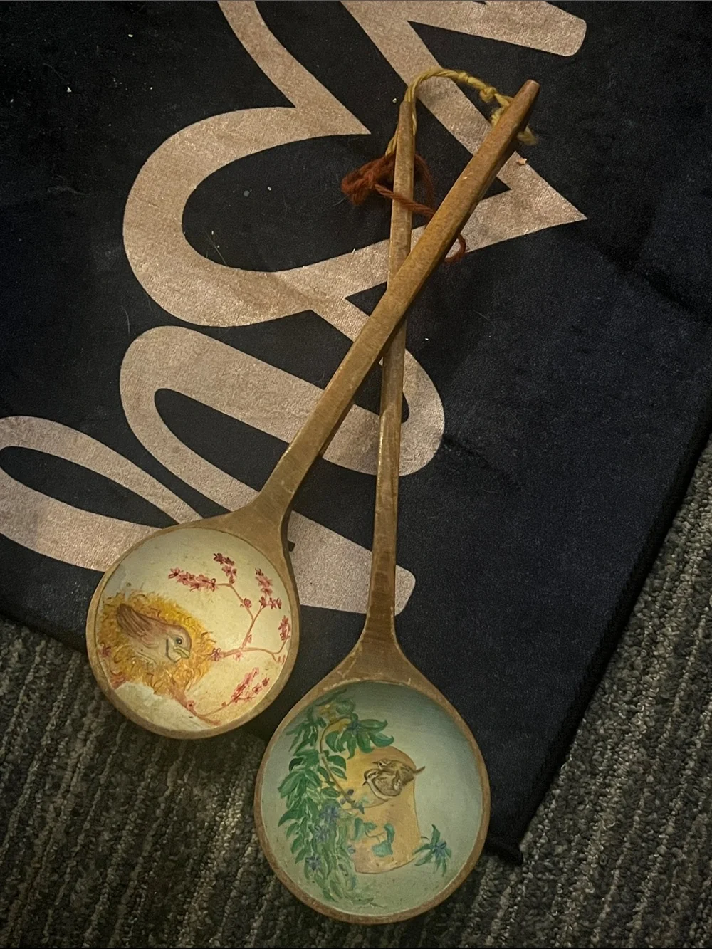 VTG Hand-Painted Wooden Serving Spoons with Floral Bird Motifs - Set of 2, Brown